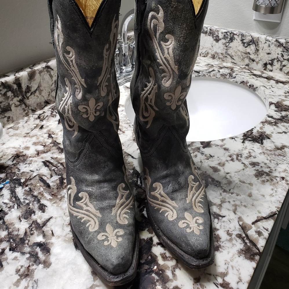 Corral boots - like new